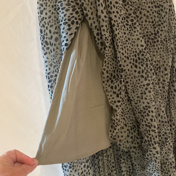 Abercrombie and Fitch green and black leopard print pleated skirt - Picture 4 of 6